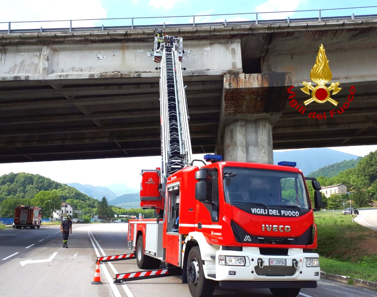 Calcinacci dal viadotto, chiusa la strada tra Montella e Paternopoli