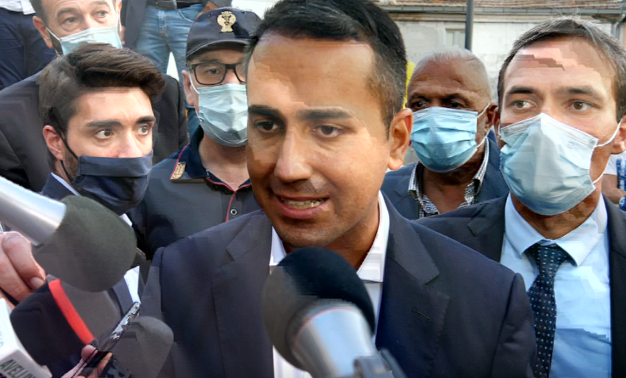 Avellino| La visita di Di Maio fra strette di mano e contestazioni