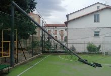 Benevento| Forte vento, cede palo nel Centro sportivo ‘Liberta’/FOTO