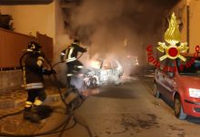 Baiano| Due auto incendiate nella notte in via Diaz, indagini dei carabinieri