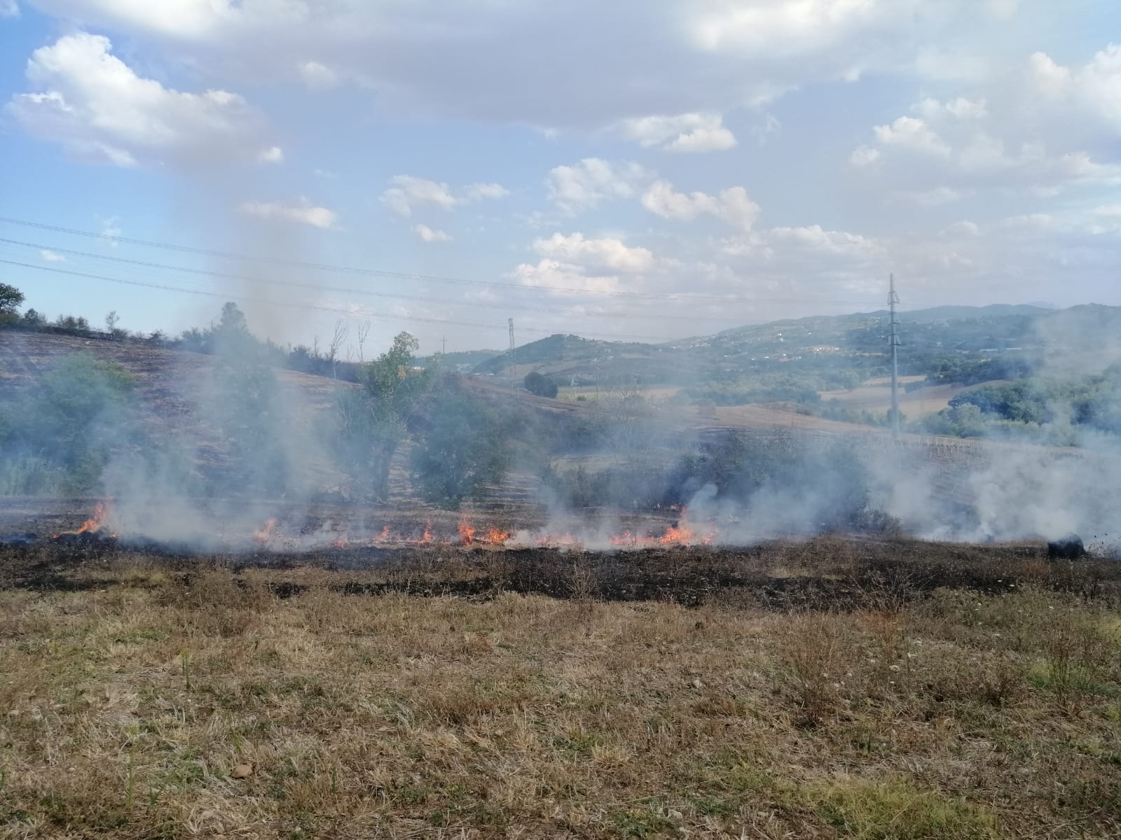 Montefusco| Appiccò un incendio su dei terreni incolti, individuato e denunciato il piromane: è un pensionato