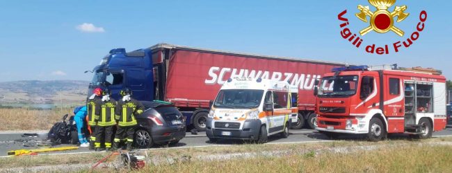Conza della Campania| Auto contro camion: donna incastrata nell’abitacolo, portata in eliambulanza al Moscati