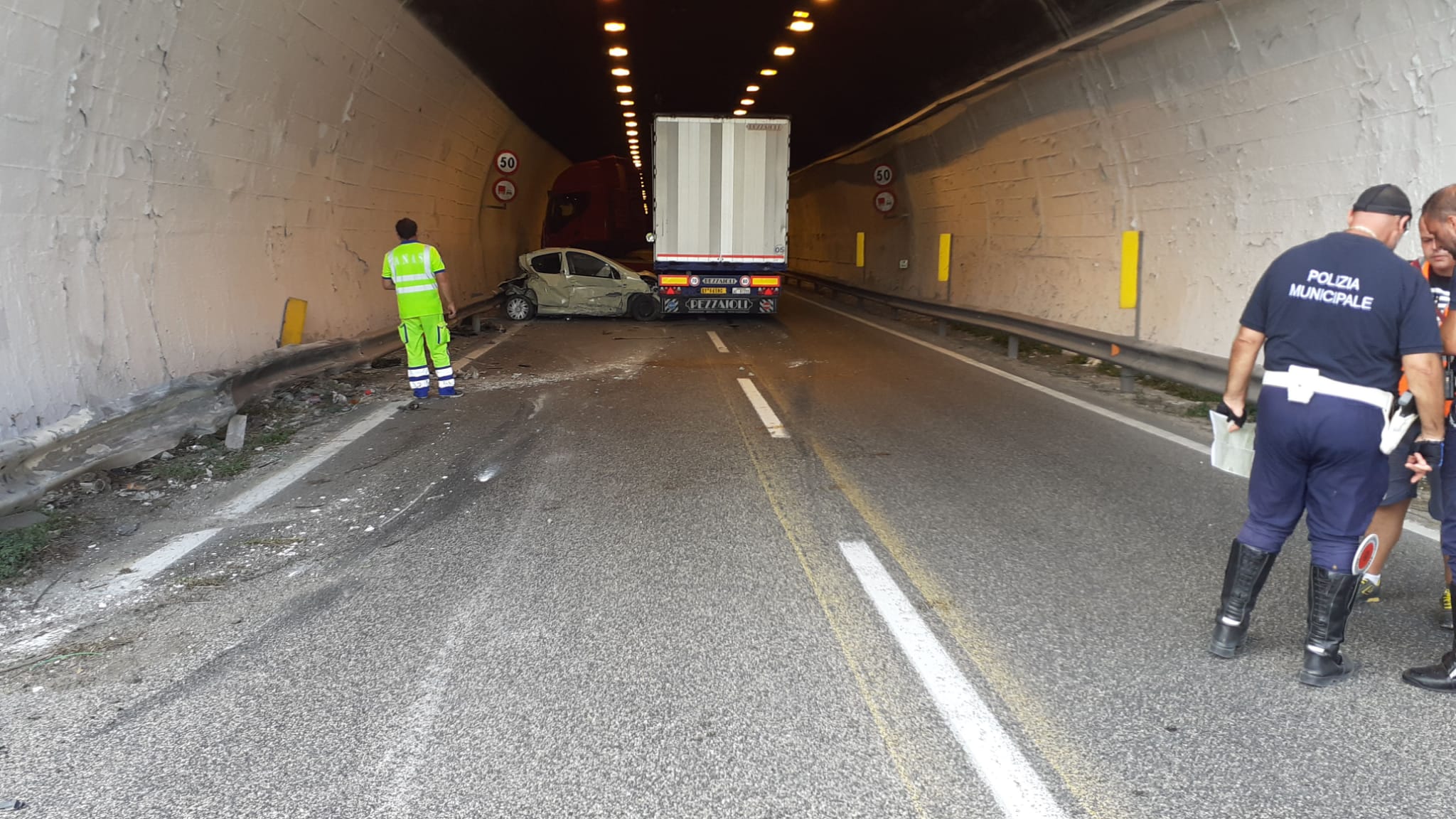 Benevento| Grave incidente alla Galleria Avellola. Un ferito