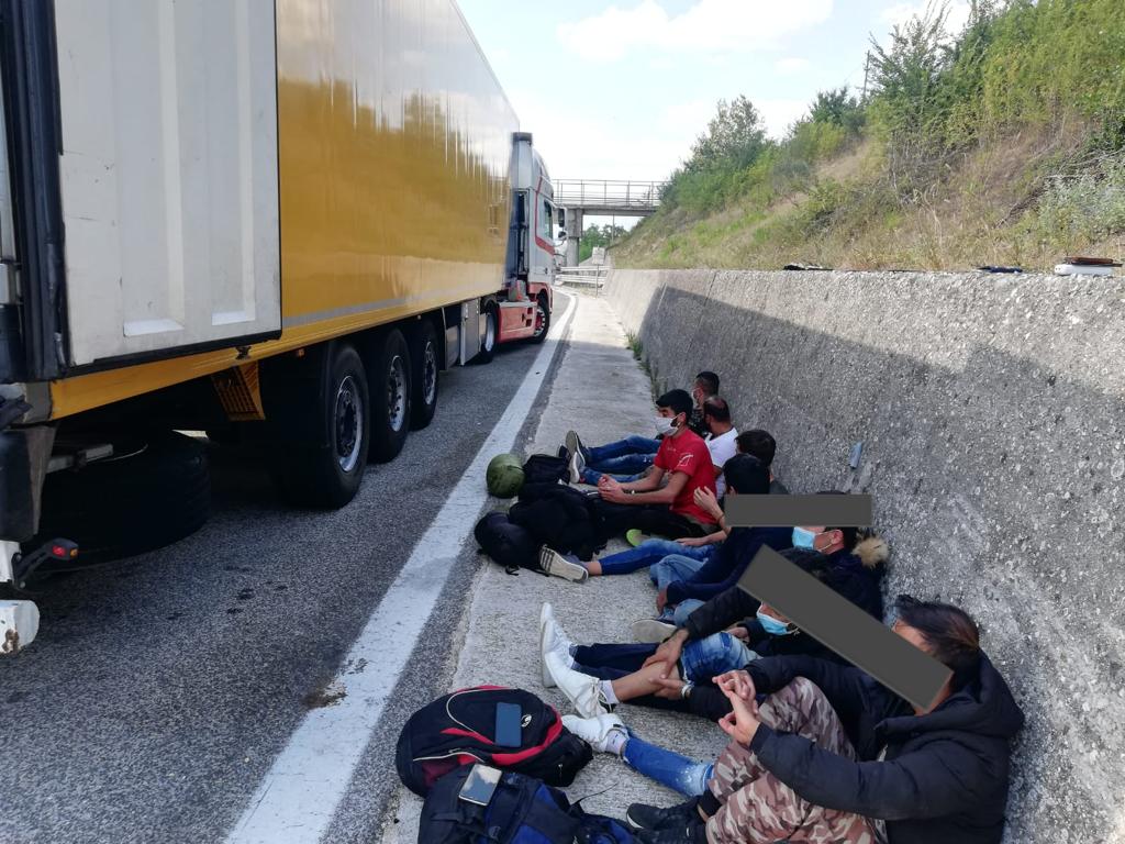 Benevento| Giovani afgani nascosti nel tir, arrestato il conducente