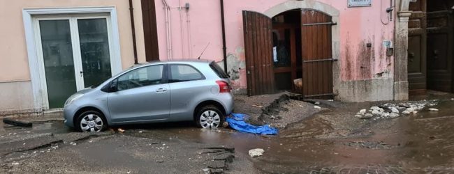 Monteforte come Sarno, per le famiglie evacuate brandine e centri di accoglienza di fortuna. Domani scuole chiuse