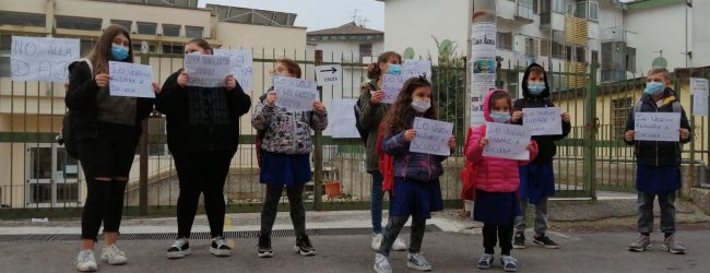 Benevento| ‘Io voglio andare a scuola, No alla Dad’:  genitori e figli scendono in strada