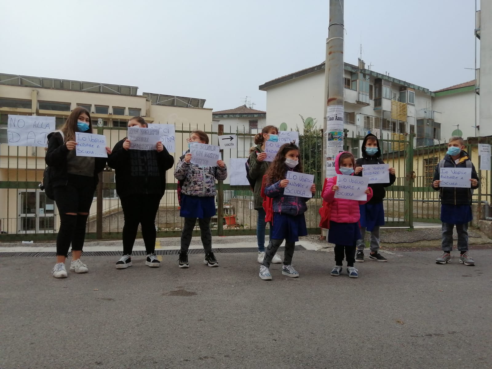Benevento| ‘Io voglio andare a scuola, No alla Dad’:  genitori e figli scendono in strada