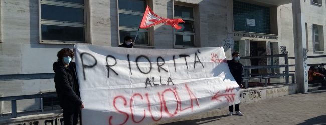 Scuola, trasporti, e sicurezza: gli studenti scendono in piazza