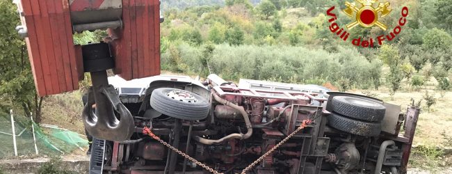 Montefredane| Autocisterna si ribalta, autista 33enne trasportato al Moscati