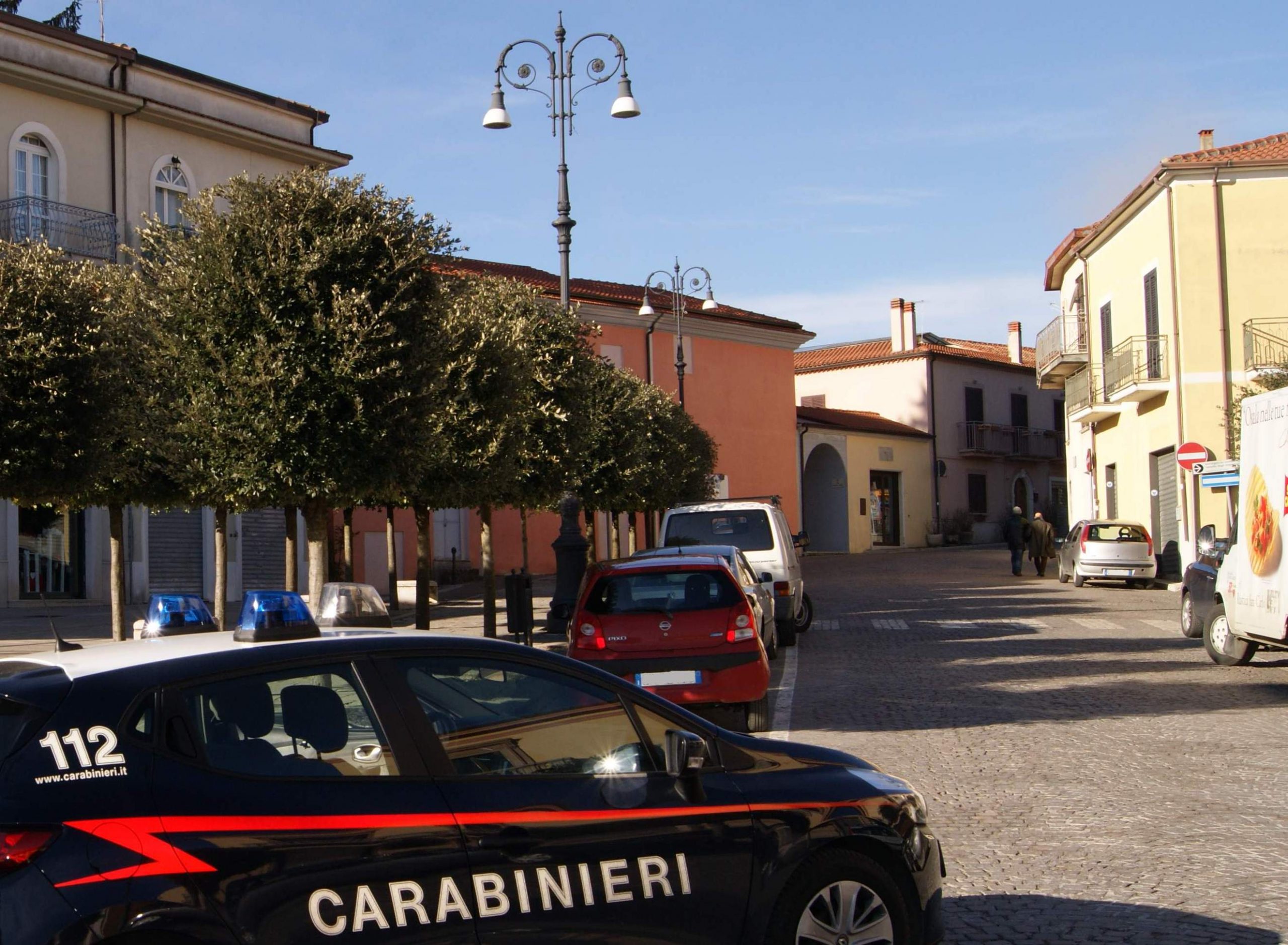 S.Angelo dei Lombardi| Davanti al bar con coca e hashish scappa alla vista dei carabinieri: 20enne in manette
