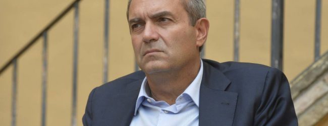 Covid-19, De Magistris: “Dalla Regione errori gravi, finiremo in lockdown”