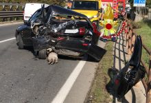Atripalda| Impatto tra 3 veicoli sulla Variante, 2 feriti: automobilista resta incastrato, liberato dai vigili del fuoco