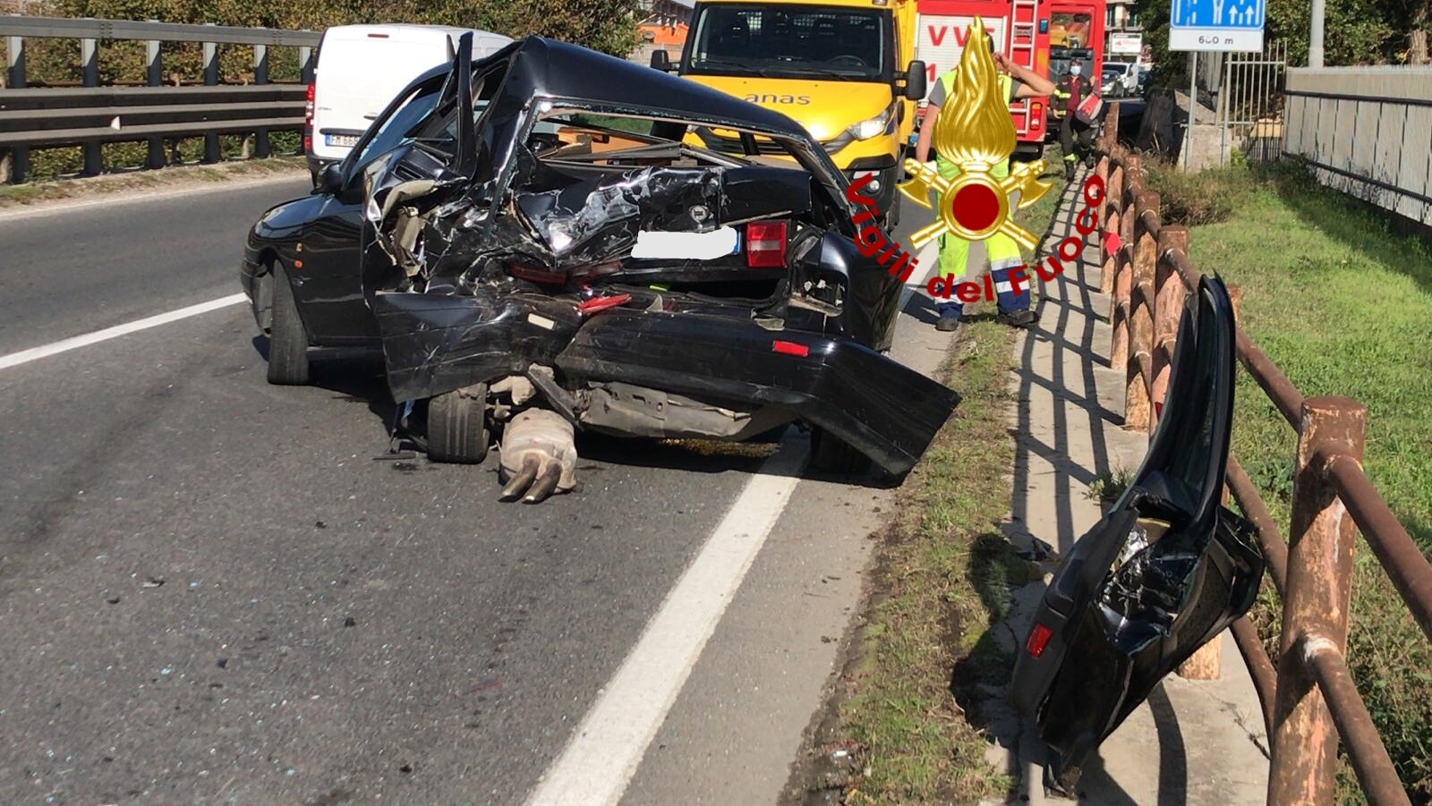 Atripalda| Impatto tra 3 veicoli sulla Variante, 2 feriti: automobilista resta incastrato, liberato dai vigili del fuoco