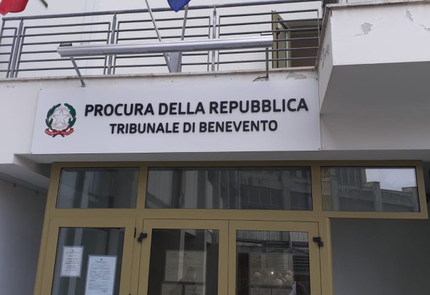 Arresti domiciliari per 40enne a Benevento: maltrattamenti aggravati contro l’ex compagna, sequestrato il cellulare