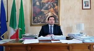 Serino| Boom di contagi, da lunedì bar e ristoranti chiusi. Pelosi: stop ad assembramenti nelle case private