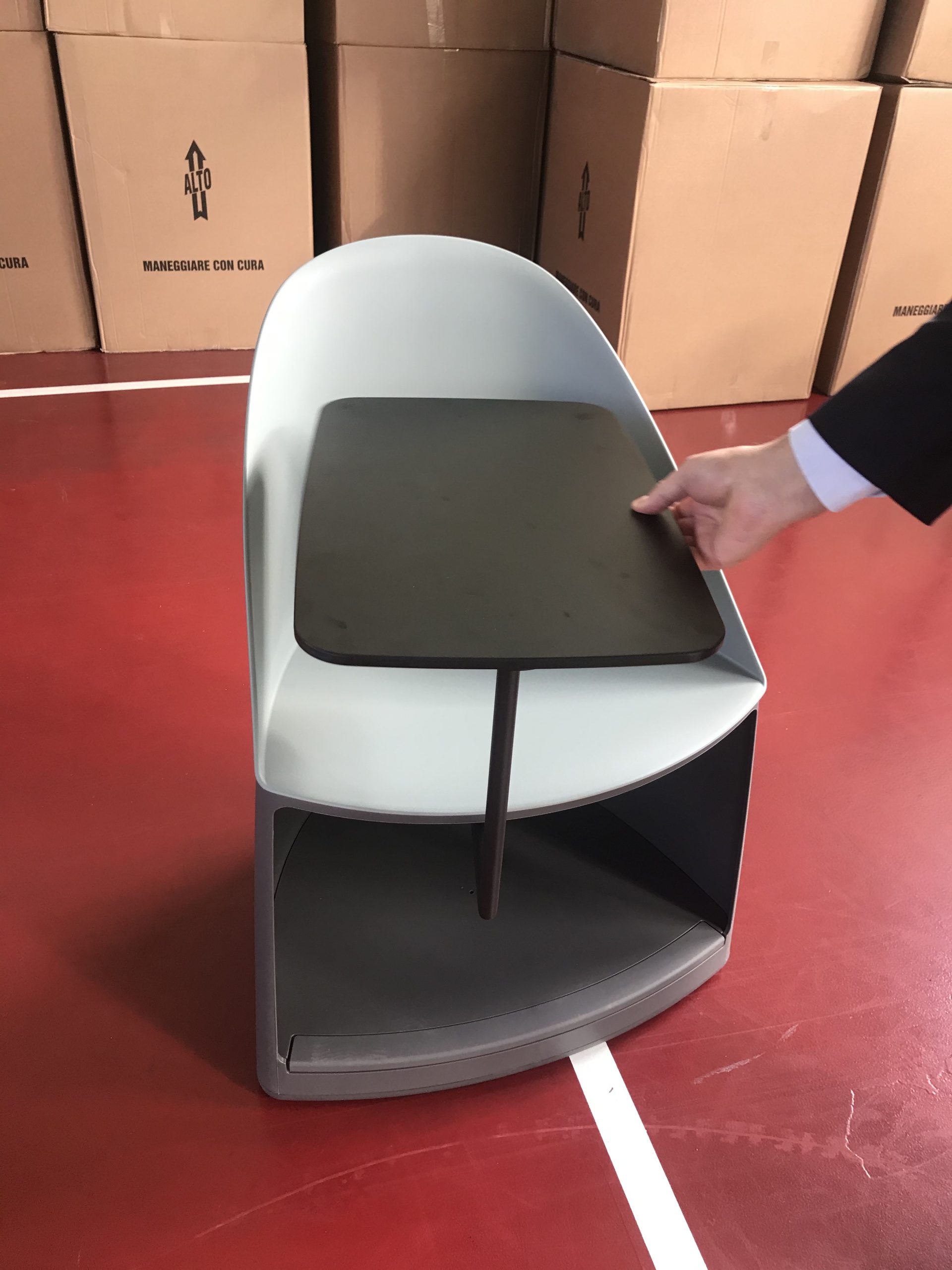 Un mese di didattica a distanza tra luci e ombre. E nelle scuole sannite  arrivano i banchi con le rotelle