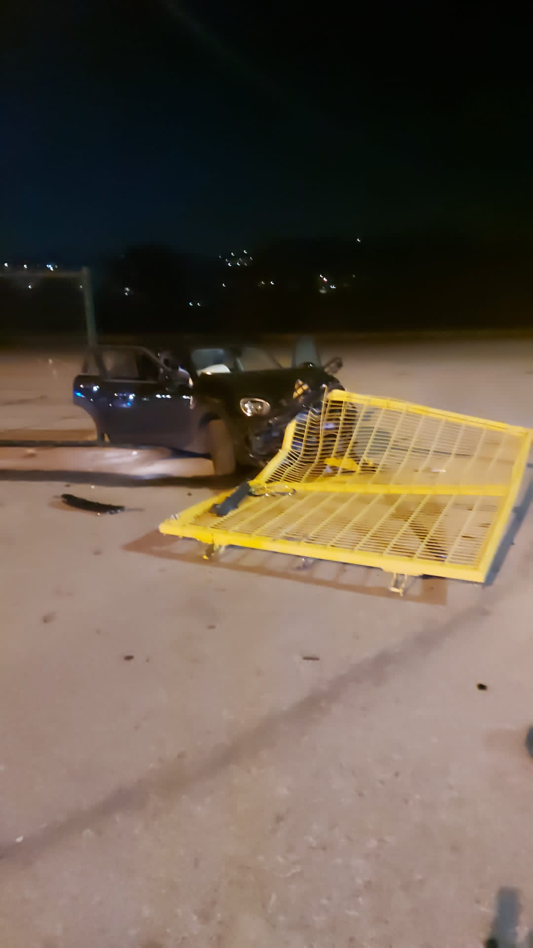 Benevento| Auto distrugge cancello dello stadio Vigorito, nessun ferito