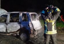Montoro| Auto parcheggiata in fiamme, intervengono i vigili del fuoco