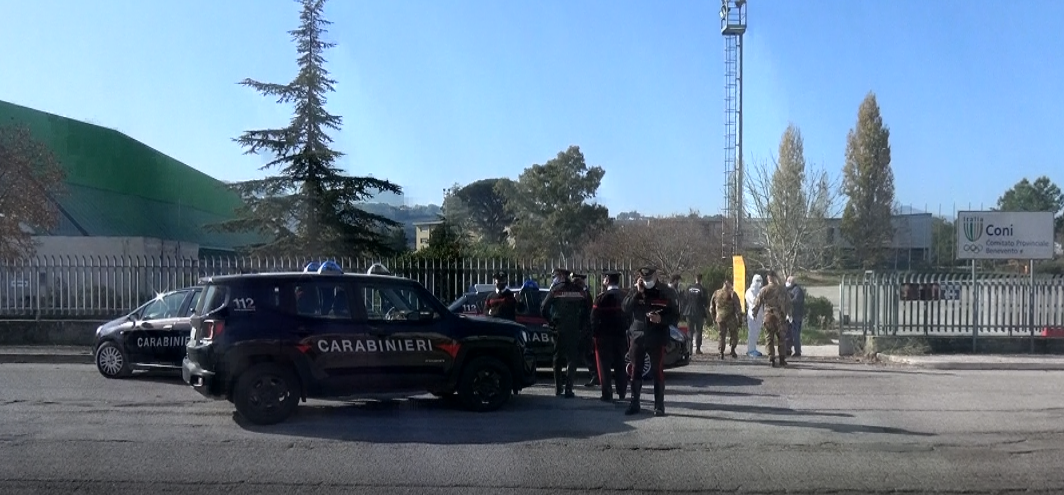 Benevento| Tamponi al Palatedeschi, prima (di nuovo) il caos poi la situazione rientra. L’Asl: “Test solo per chi è stato contattato”