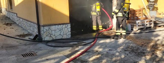 Puglianello| Rogo in un deposito, intervento dei Vigili del Fuoco