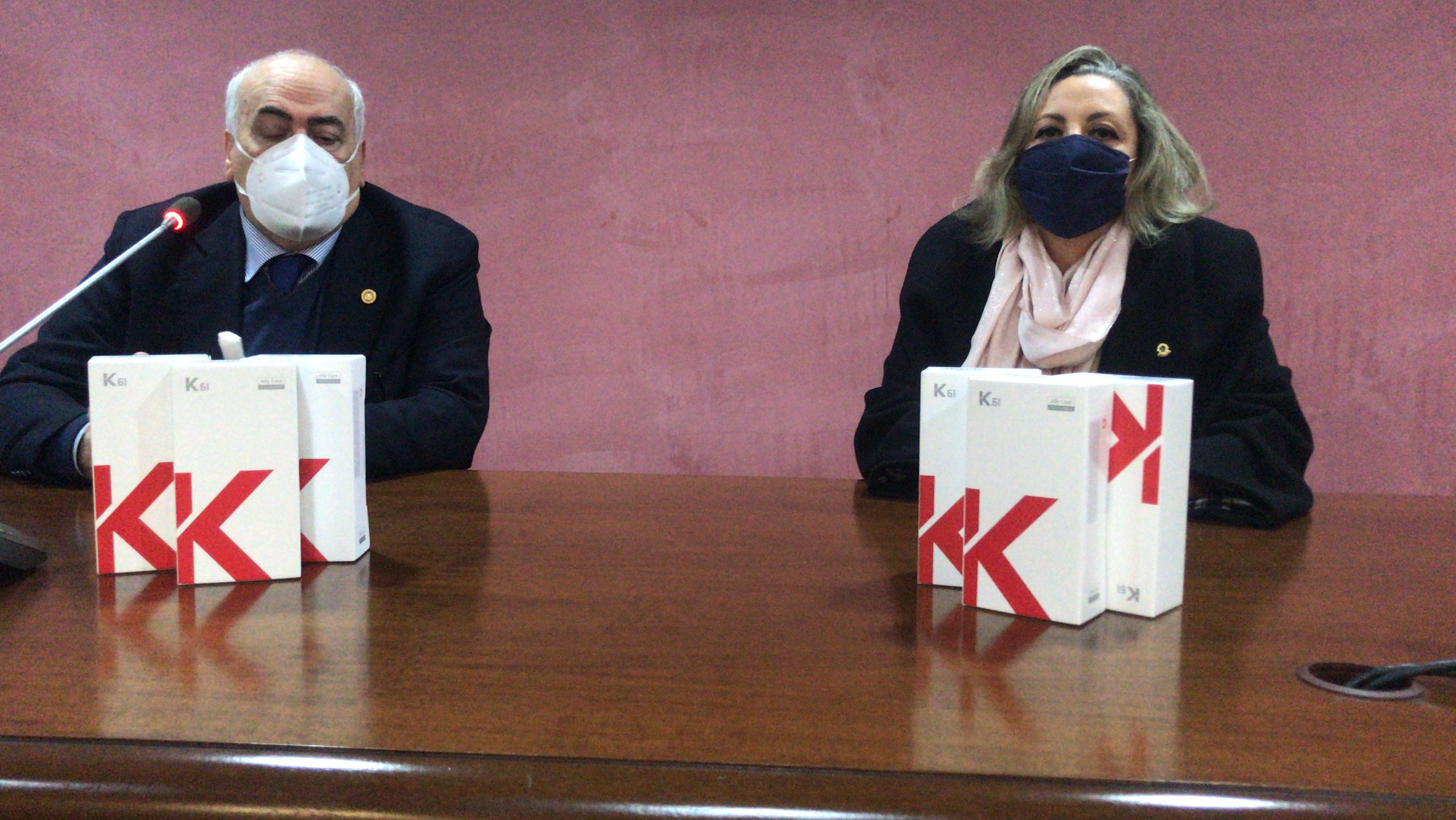 Dal Lions Club di Benevento sei smartphone per i pazienti covid del “San Pio”