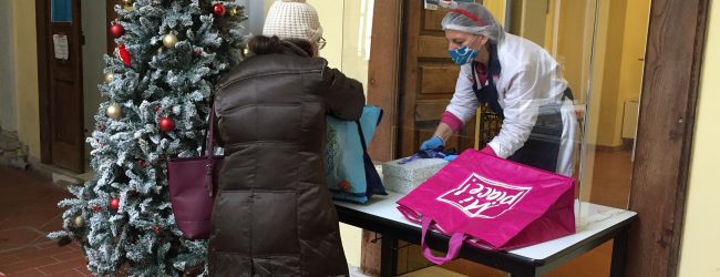 Natale di solidarietà, alla Caritas distribuiti pasti e doni