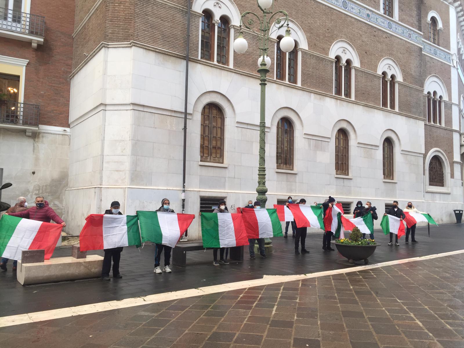 Benevento| Manifestazione degli ambulanti: “vogliamo lavorare”