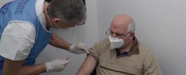Covid-19, Ascierto dopo il vaccino: “Siamo a 100 metri dal traguardo, non è il momento di mollare”
