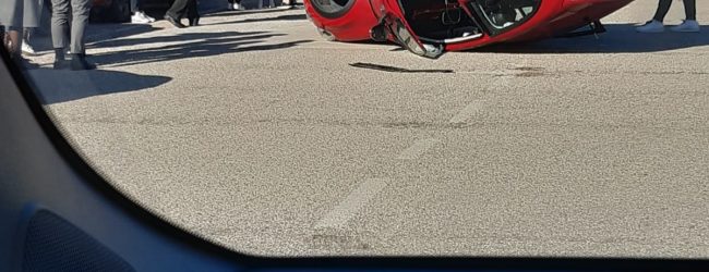 Benevento| Auto si capovolge nel piazzale del ‘Buonvento’/FOTO