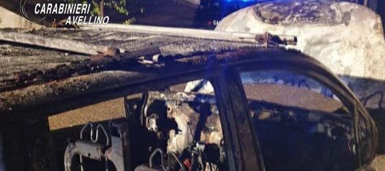 Sant’Angelo all’Esca| Fiat Multipla in fiamme nella notte, indagano i carabinieri
