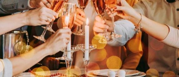 Capodanno,Coldiretti/ixe’: spesa cenone crolla a 65 euro/famiglia (-32%) .4 persone in media a tavola, 3 mln italiani da parenti o amici