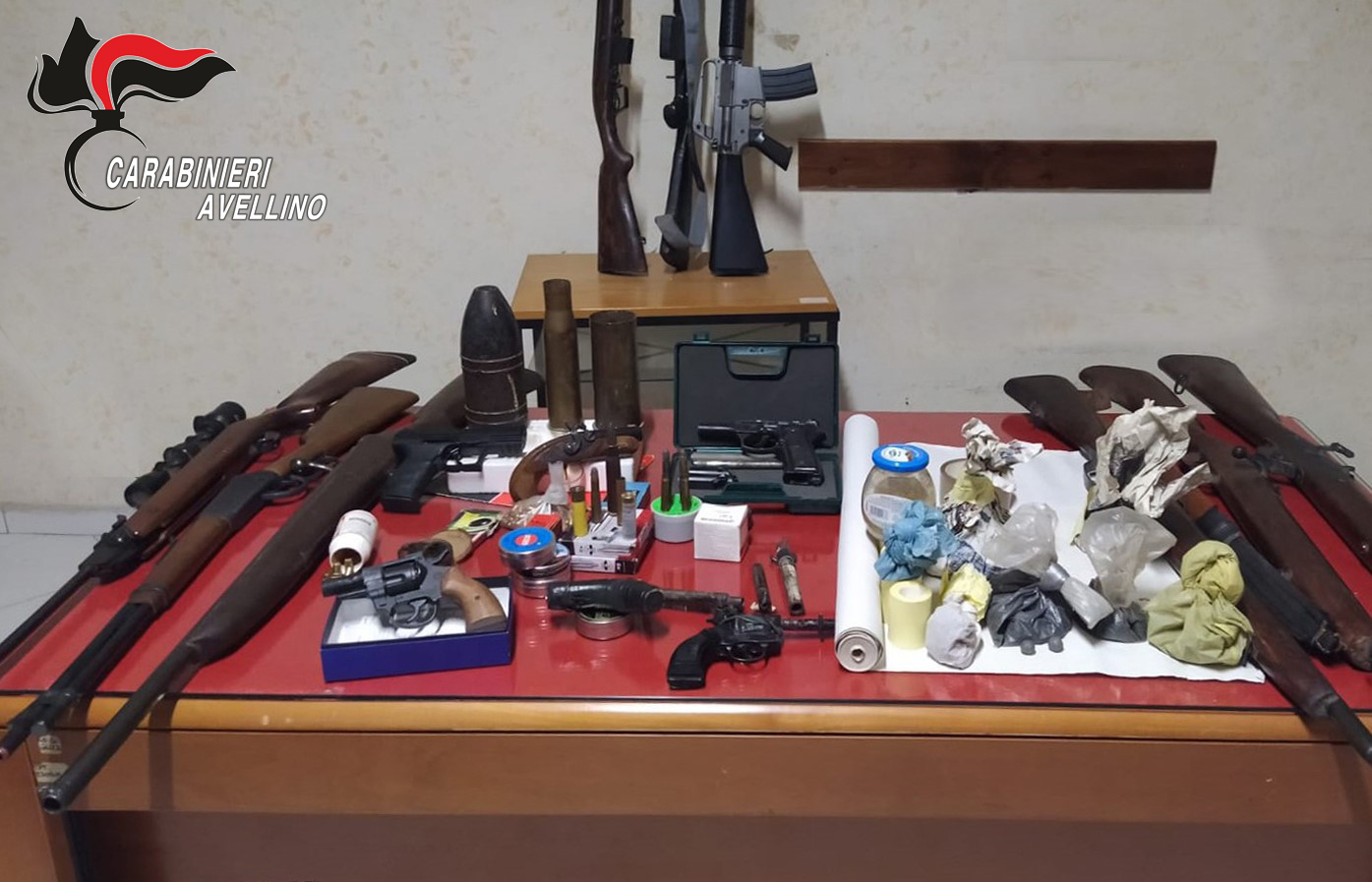 San Michele di Serino| Bomba carta davanti al bar, due arresti e sequestro di armi ed esplosivi