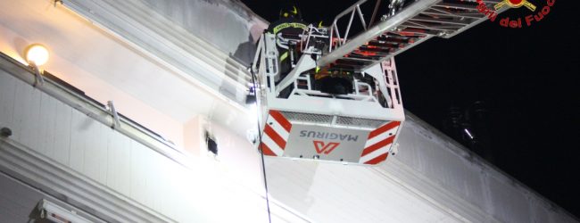 Avellino| In fiamme la canna fumaria di un camino, vigili del fuoco a San Tommaso