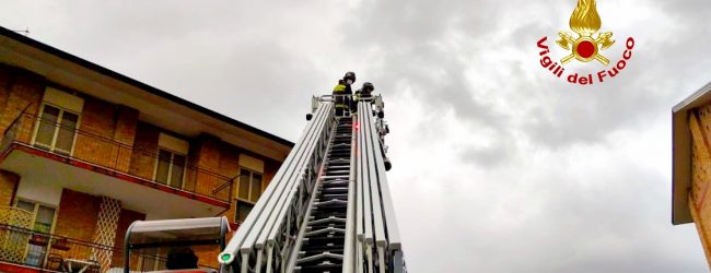 Raffiche di vento in Irpinia, numerosi interventi dei vigili del fuoco