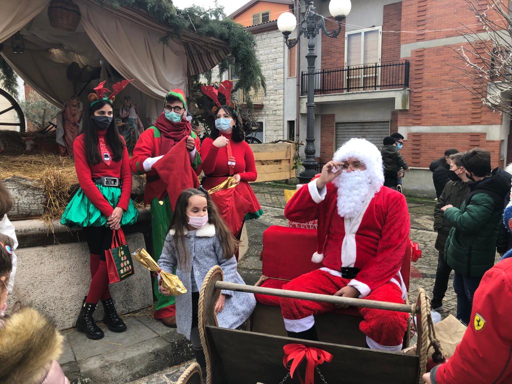 Reino| Gioia per i bambini con la slitta di Babbo Natale