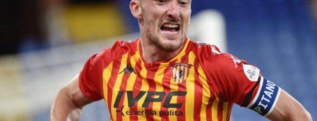 Il Benevento a Crotone con la novità di Caldirola in difesa che ha recuperato in tempi record