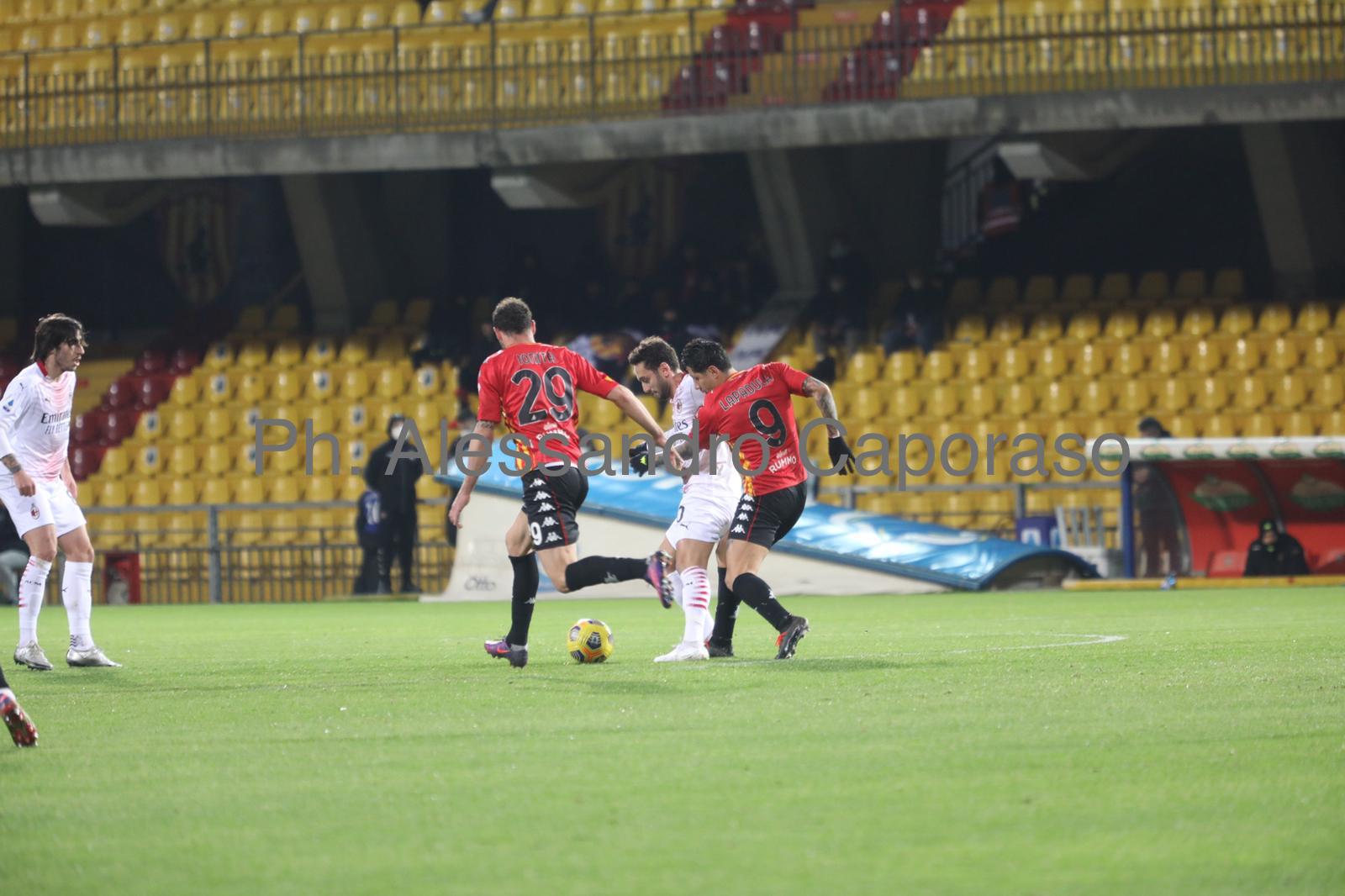Benevento-Milan: 0-2. Kessie e Leao firmano il successo. I rossoneri si riprendono la vetta