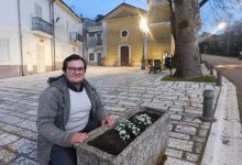 Arpaise, un giovane concittadino rimoderna il verde della Piazza Chiesa