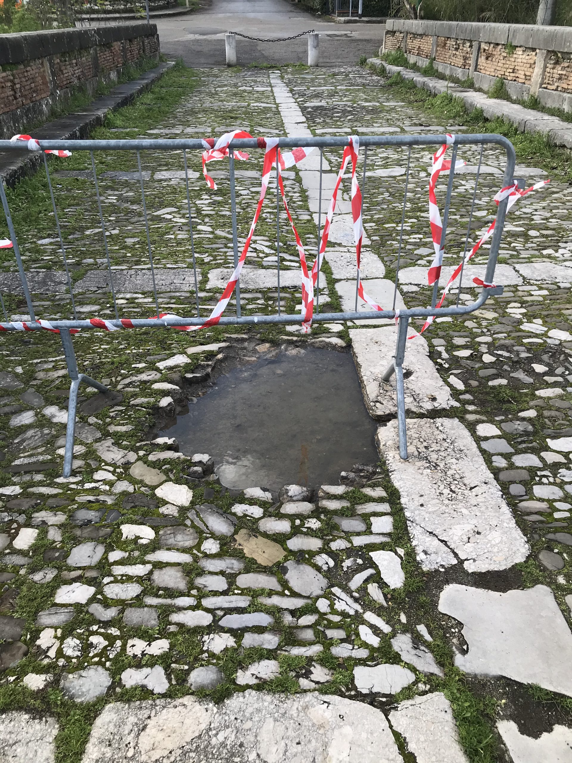 Benevento| Comitato Amici della Terra: rimossi i rappezzi di bitume sul Ponte Leproso