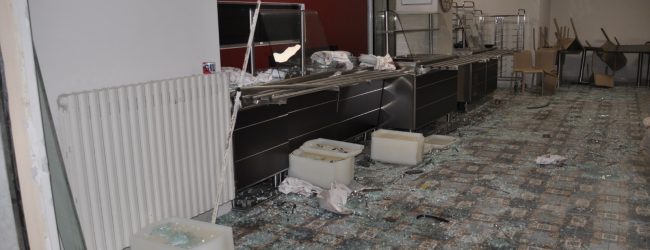 Benevento| Perde il controllo dell’auto e finisce in un ristorante: danni ma nessun ferito