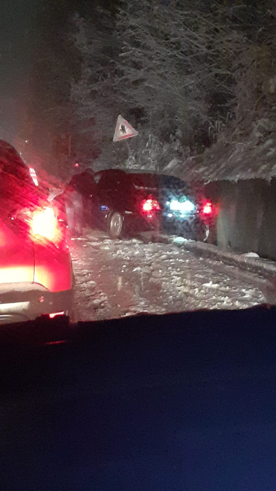 Valle Caudina| Neve, disagi sulle strade: auto bloccata e lunghe file lungo l’Appia