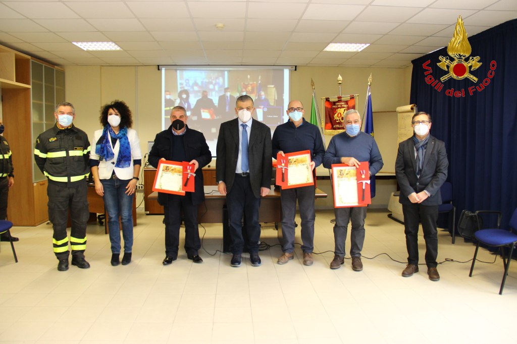 Avellino| Vigili del Fuoco, il comandante Bellizzi consegna le benemerenze