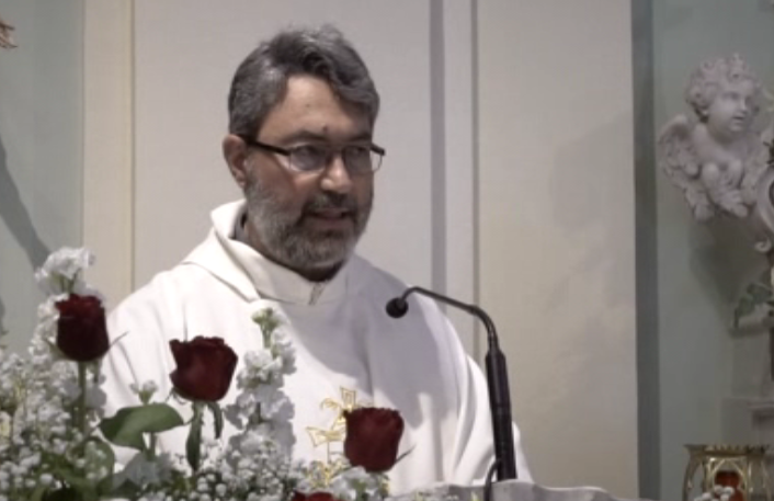 Benevento| Prete contro vaccino: “video non rende giustizia al mio pensiero”