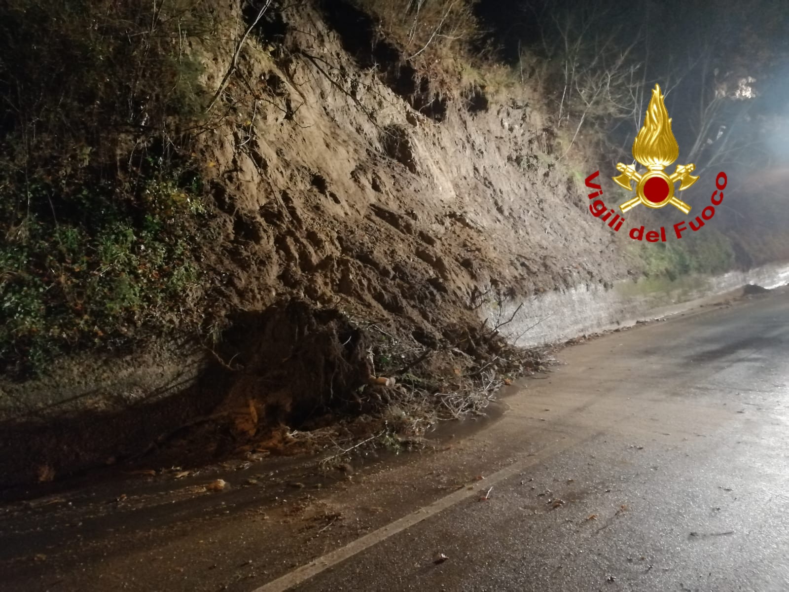 Mirabella Eclano| Frana sulla strada provinciale 57 chiusa al traffico in entrambi i sensi di marcia