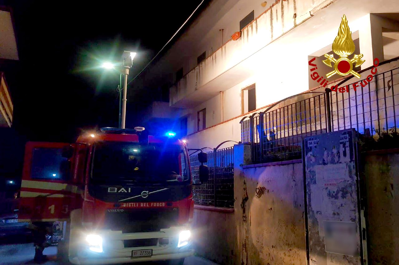 Sperone| Incendio in un’abitazione in via Dell’Unità, famiglia evacuata