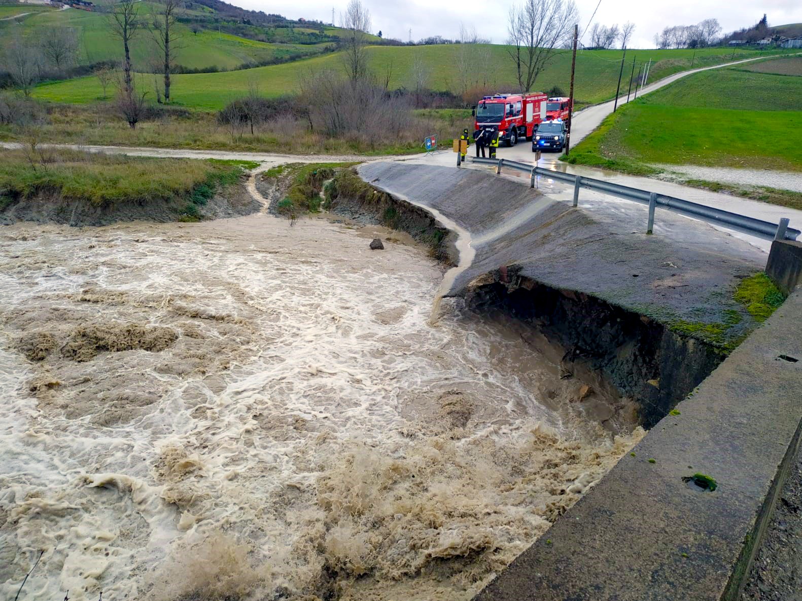 Maltempo: straripa il torrente tra Zungoli, Villanova e Flumeri. Frana sulla strada tra Montefusco e S.Paolina