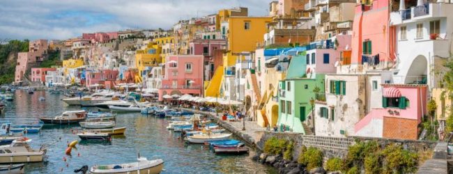 Procida: l’isola “instagrammabile” scelta dalle influencer del wedding