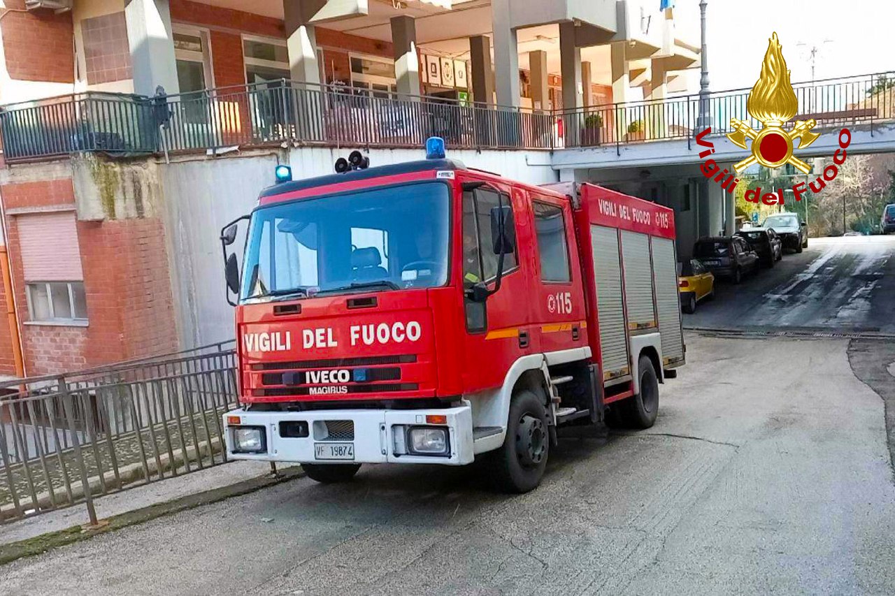 Pietrastornina| Incendio in un’abitazione di via San Rocco, provvidenziale intervento dei vigili del fuoco