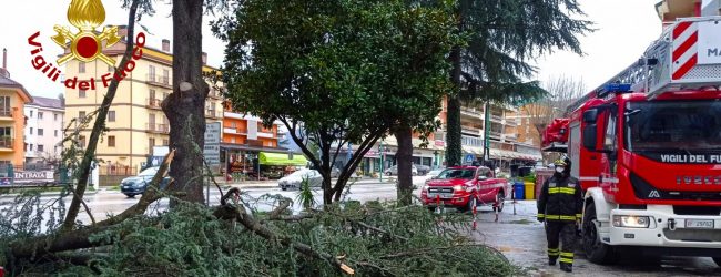 Maltempo sull’Irpinia, situazioni critiche tra Partenio e Valle Caudina. Super lavoro per i vigili del fuoco