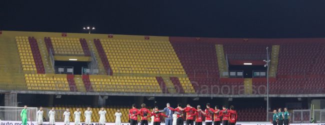 Concentrazione e sacrificio, la Roma non passa a Benevento. Glik espulso, finale incandescente, la Strega conquista un punto d’oro